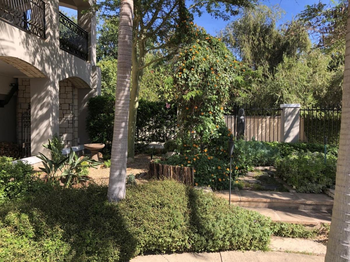 African Palm Cottage And Guesthouse Дурбанвиль Экстерьер фото